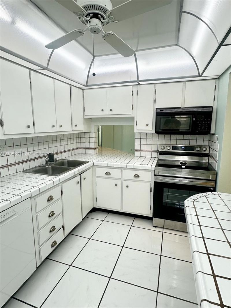 300 Galen Dr, Unit 206, Key Biscayne, FL 33149 Photo