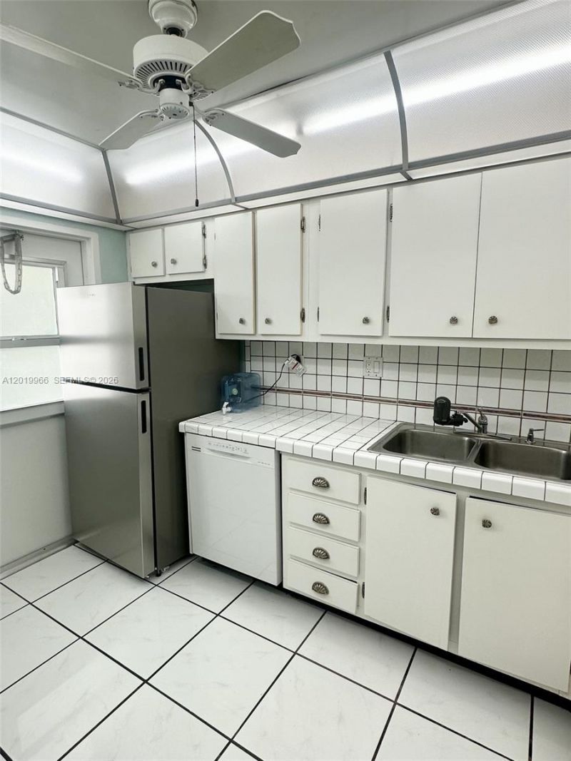 300 Galen Dr, Unit 206, Key Biscayne, FL 33149 Photo