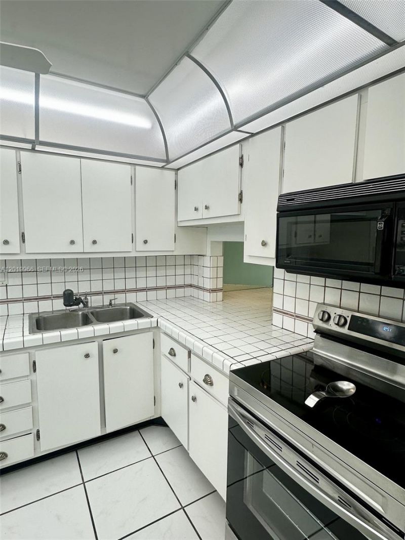 300 Galen Dr, Unit 206, Key Biscayne, FL 33149 Photo