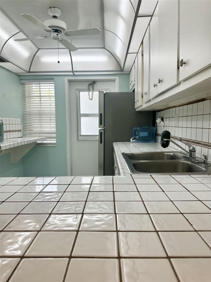 300 Galen Dr, Unit 206, Key Biscayne, FL 33149 Photo