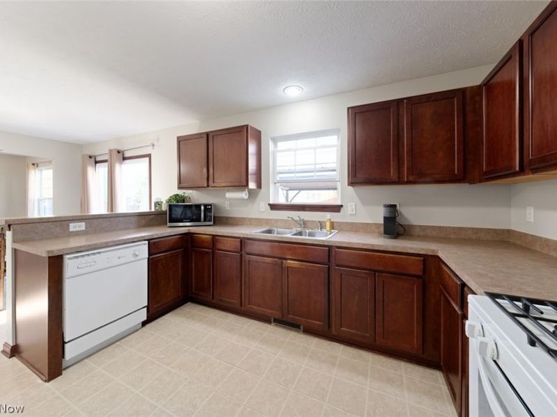 4642 Crossing Trail, Lorain, OH 44053 Photo 11
