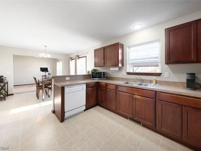 4642 Crossing Trail, Lorain, OH 44053 Photo 12