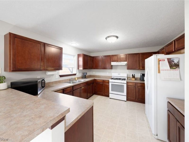 4642 Crossing Trail, Lorain, OH 44053 Photo 9