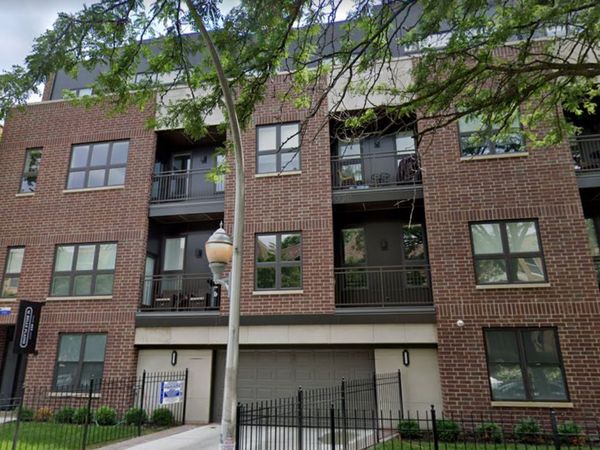 933 W Belle Plaine Avenue , Unit 204, Chicago, IL 60613