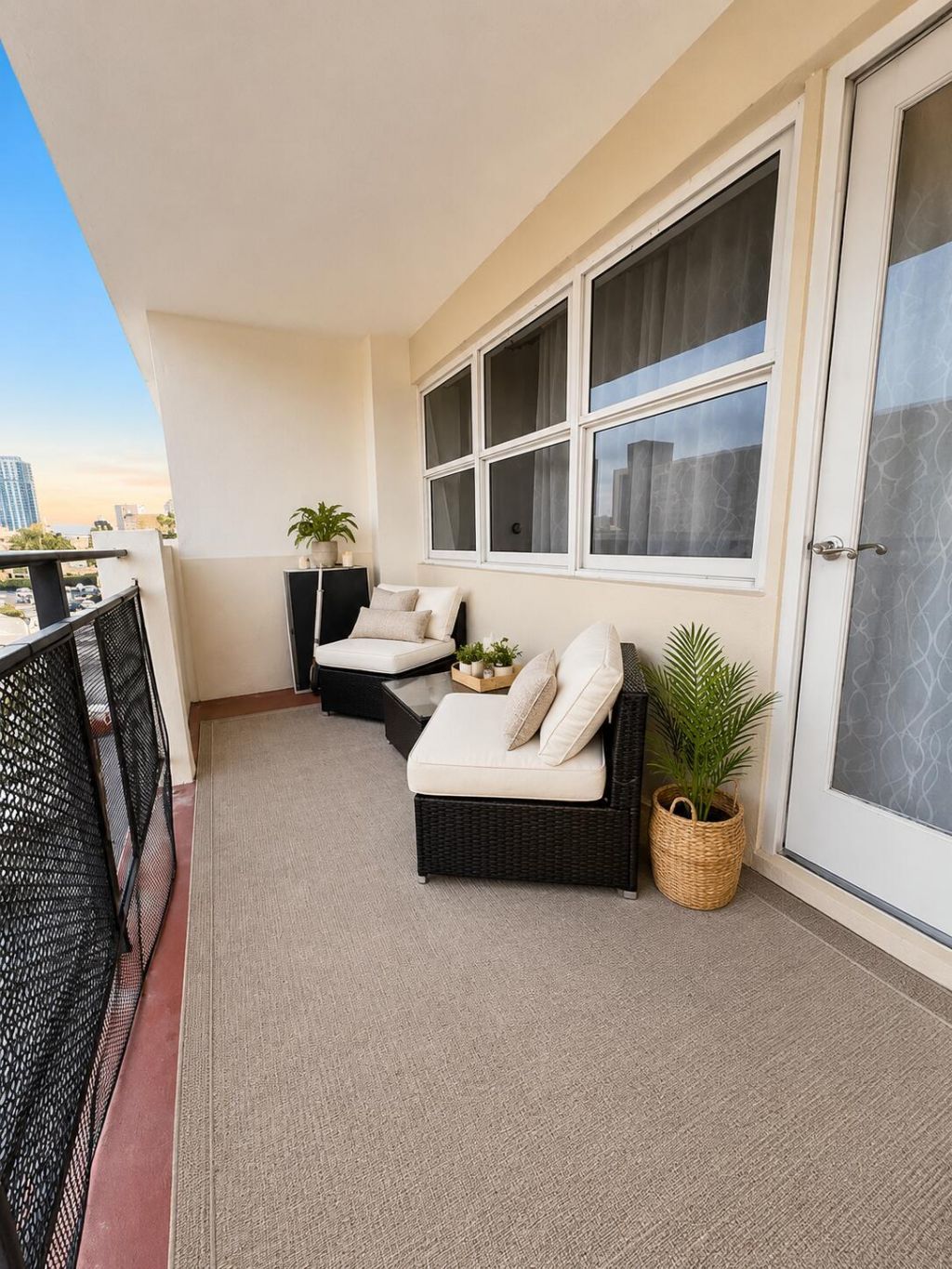 401 Golden Isles Drive, Unit 402, Hallandale Beach, FL 33009 Photo