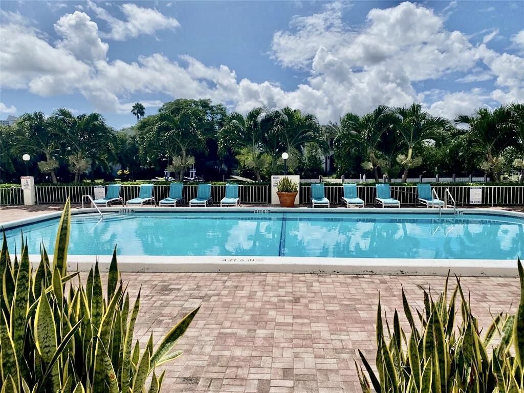 401 Golden Isles Drive, Unit 402, Hallandale Beach, FL 33009 Photo