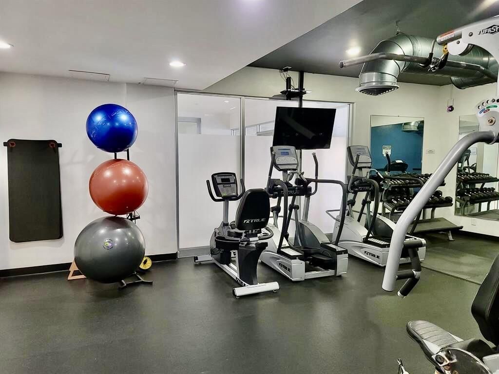 401 Golden Isles Drive, Unit 402, Hallandale Beach, FL 33009 Photo