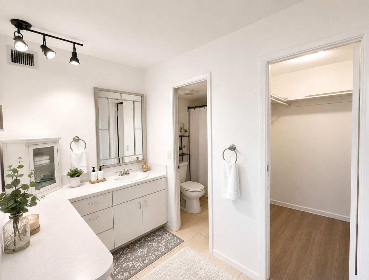 401 Golden Isles Drive, Unit 402, Hallandale Beach, FL 33009 Photo