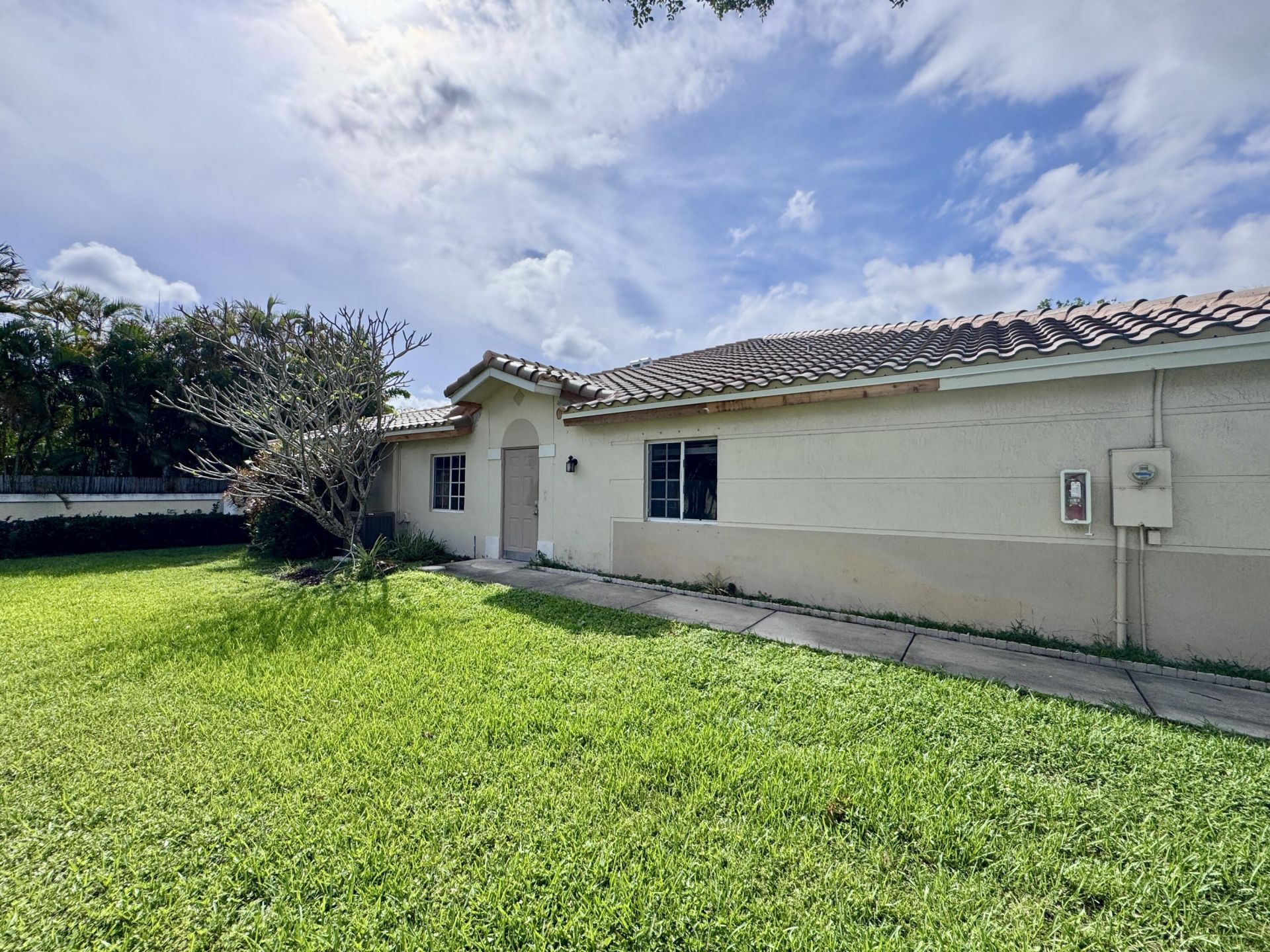 4989 SW 32nd Terrace, Dania Beach, FL 33312 Photo