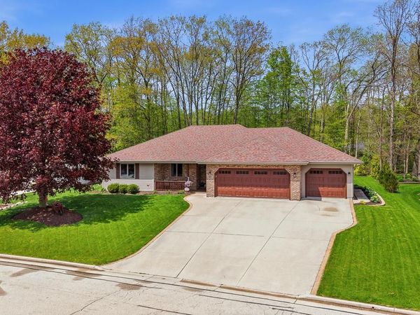 1616 Sandstone LANE, Howards Grove, WI 53083