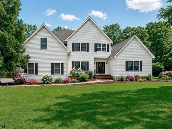 15 Mountainview Dr, Green, NJ 07821