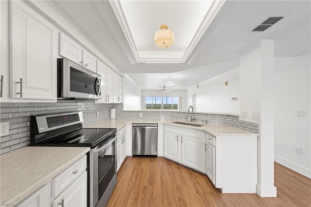 13105 Vanderbilt Dr, Unit 502, Naples, FL 34110 Photo