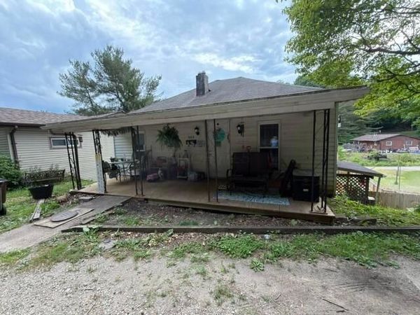 685 N Walnut Street , Logan, OH 43138