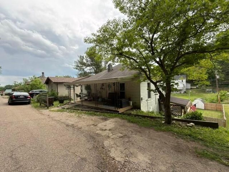 685 N Walnut Street , Logan, OH 43138 Photo 2