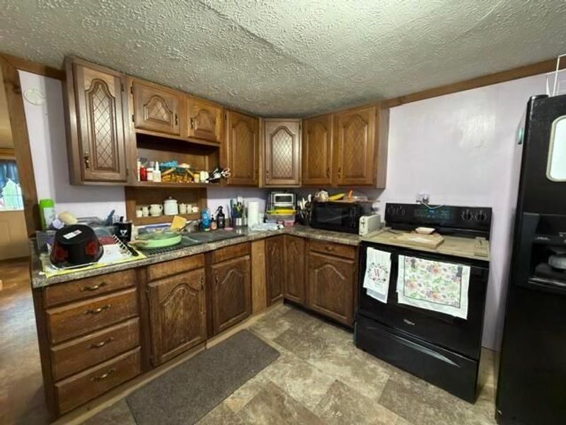 685 N Walnut Street , Logan, OH 43138 Photo 3