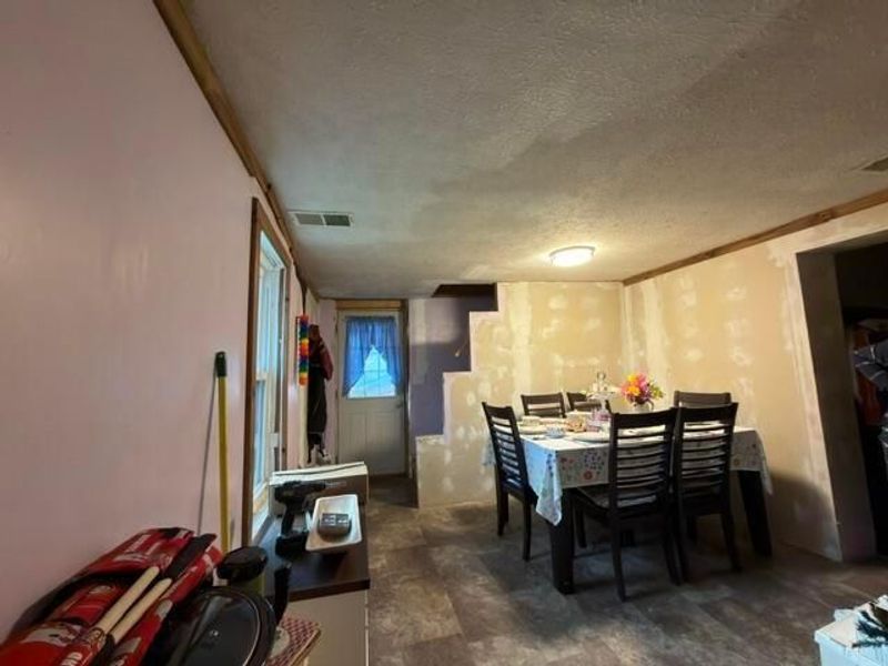 685 N Walnut Street , Logan, OH 43138 Photo 6