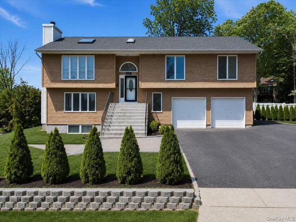 15 Oakhurst Street , South Huntington, NY 11746