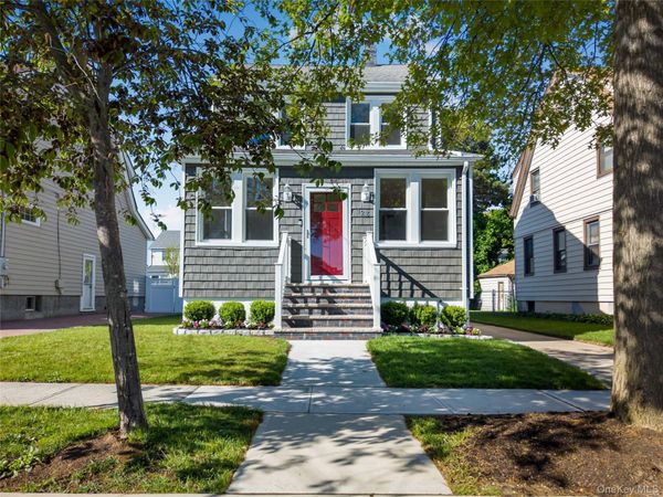 123 E Maple Street , Valley Stream, NY 11580