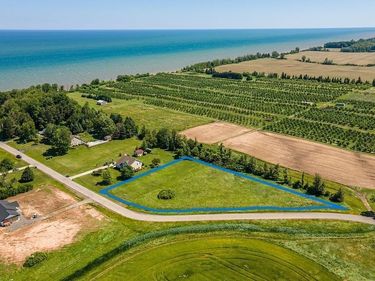 1269 Lake Pointe Drive, Appleton, NY 14008