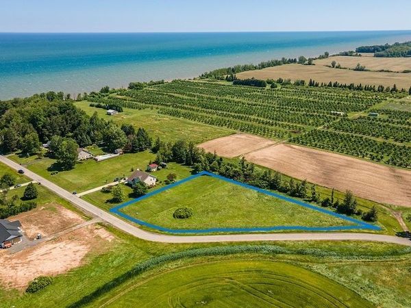 1269 Lake Pointe Drive, Appleton, NY 14008