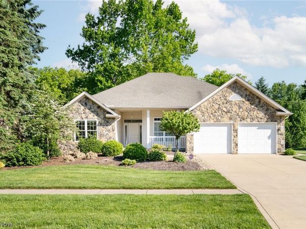 987 W Martin Avenue , Amherst, OH 44001