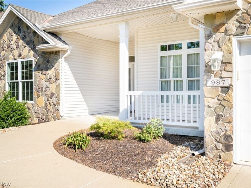 987 W Martin Avenue, Amherst, OH 44001 Photo 2