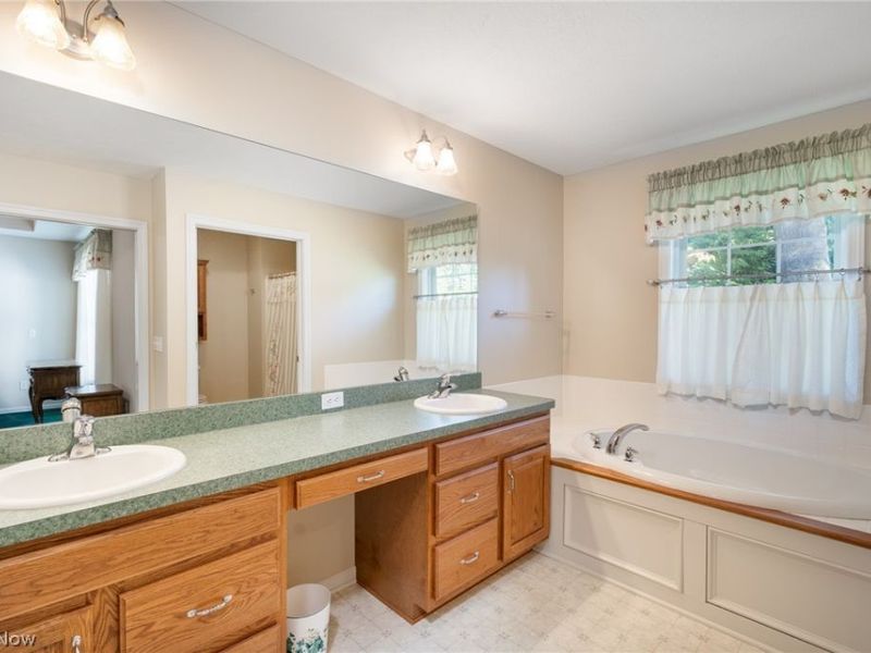 987 W Martin Avenue, Amherst, OH 44001 Photo 20