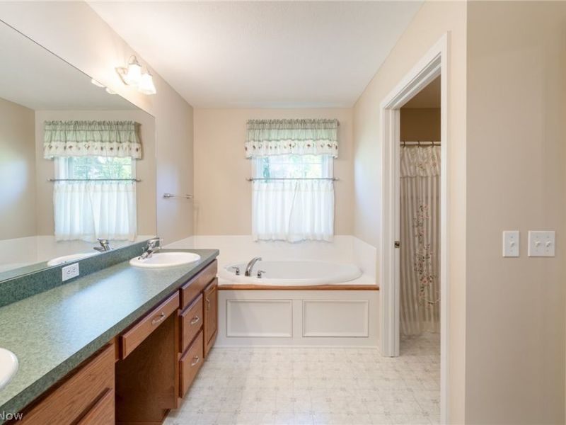 987 W Martin Avenue, Amherst, OH 44001 Photo 21