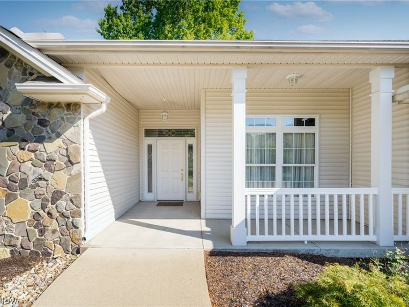 987 W Martin Avenue, Amherst, OH 44001 Photo 3