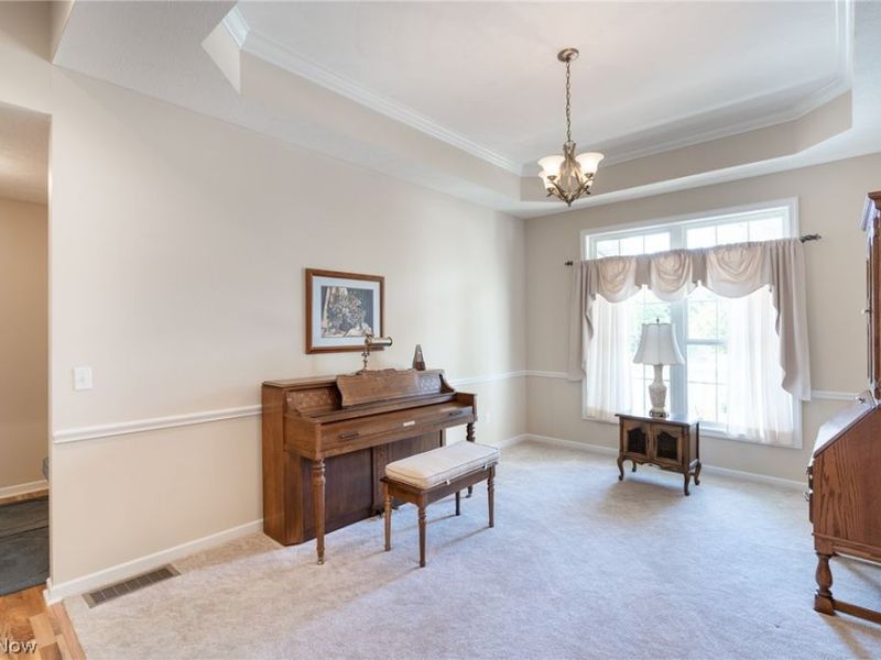 987 W Martin Avenue, Amherst, OH 44001 Photo 5