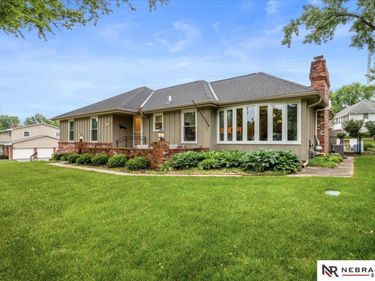 12333 Shamrock Road , Omaha, NE 68154