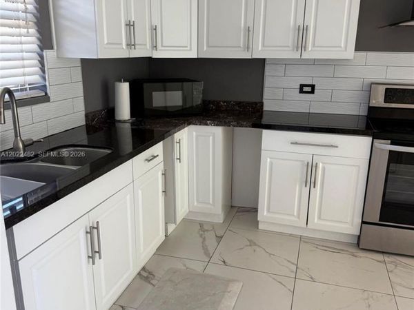 465 Swallow Dr , Unit 8, Miami Springs, FL 33166