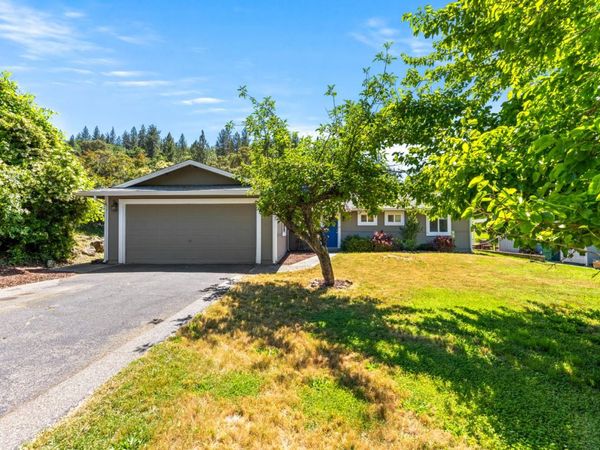 13806 Torrey Pines Dr, Auburn, CA 95602