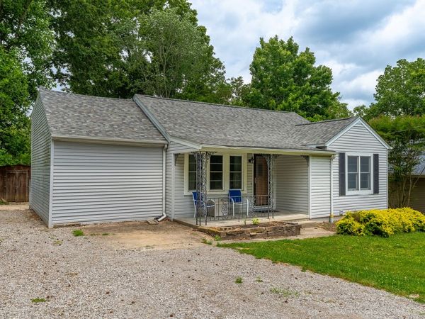 1010 W Jefferson Street , Carbondale, IL 62901