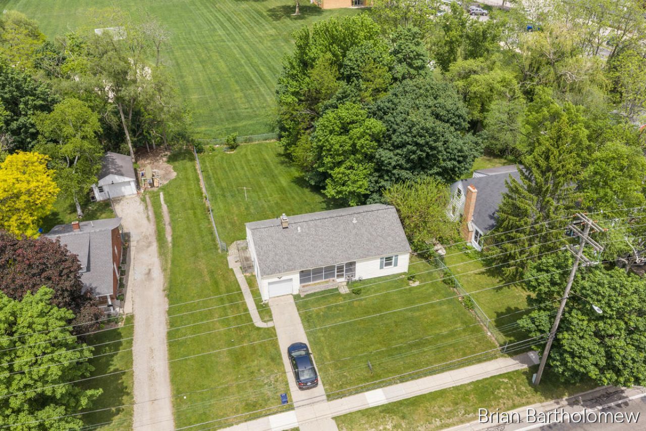 1635 Burton Street Se, Grand Rapids, MI 49506 Main Photo