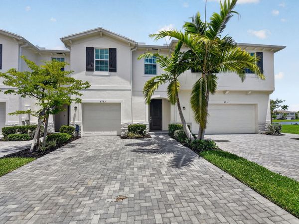 6933 N Harbours Edge Avenue, Lake Worth, FL 33467