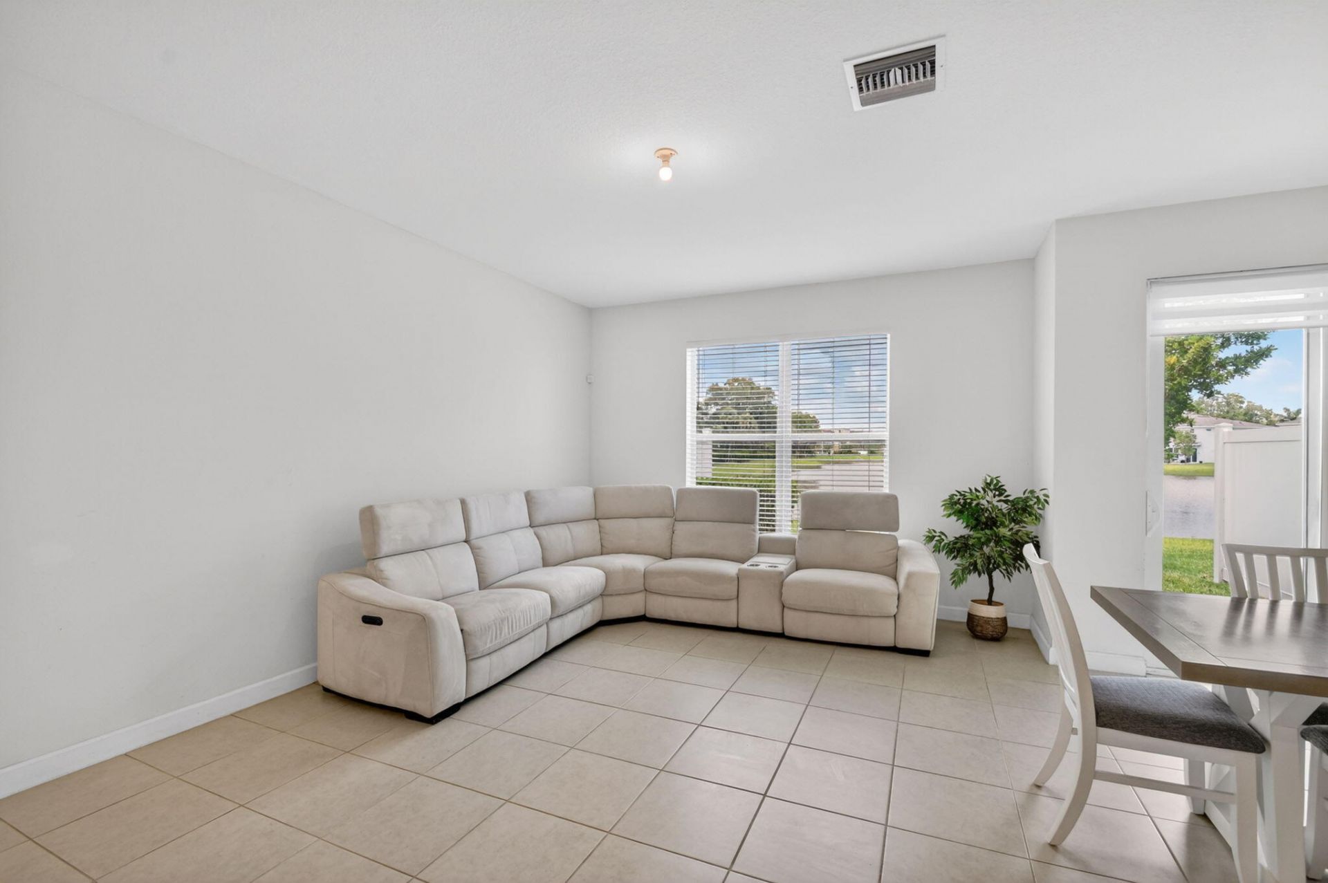 6933 N Harbours Edge Avenue, Lake Worth, FL 33467 Photo