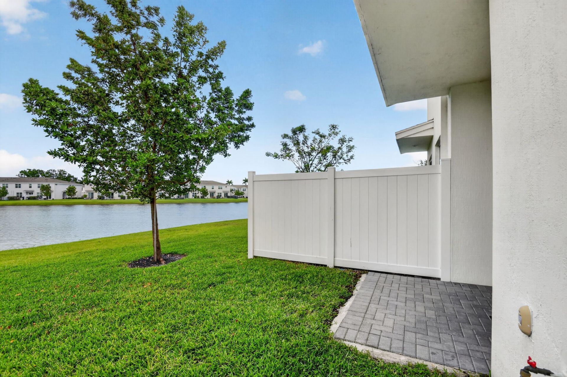 6933 N Harbours Edge Avenue, Lake Worth, FL 33467 Photo