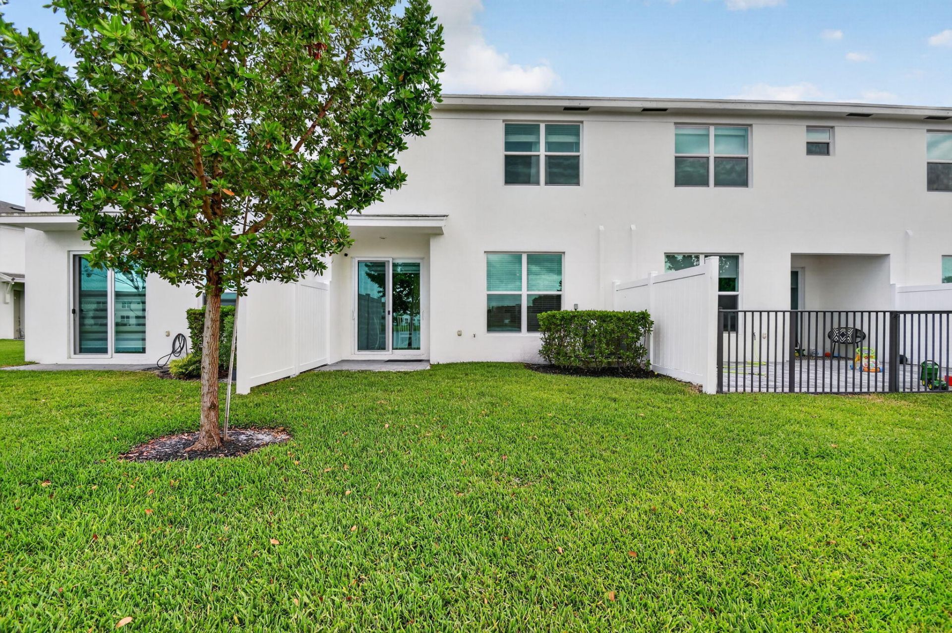 6933 N Harbours Edge Avenue, Lake Worth, FL 33467 Photo