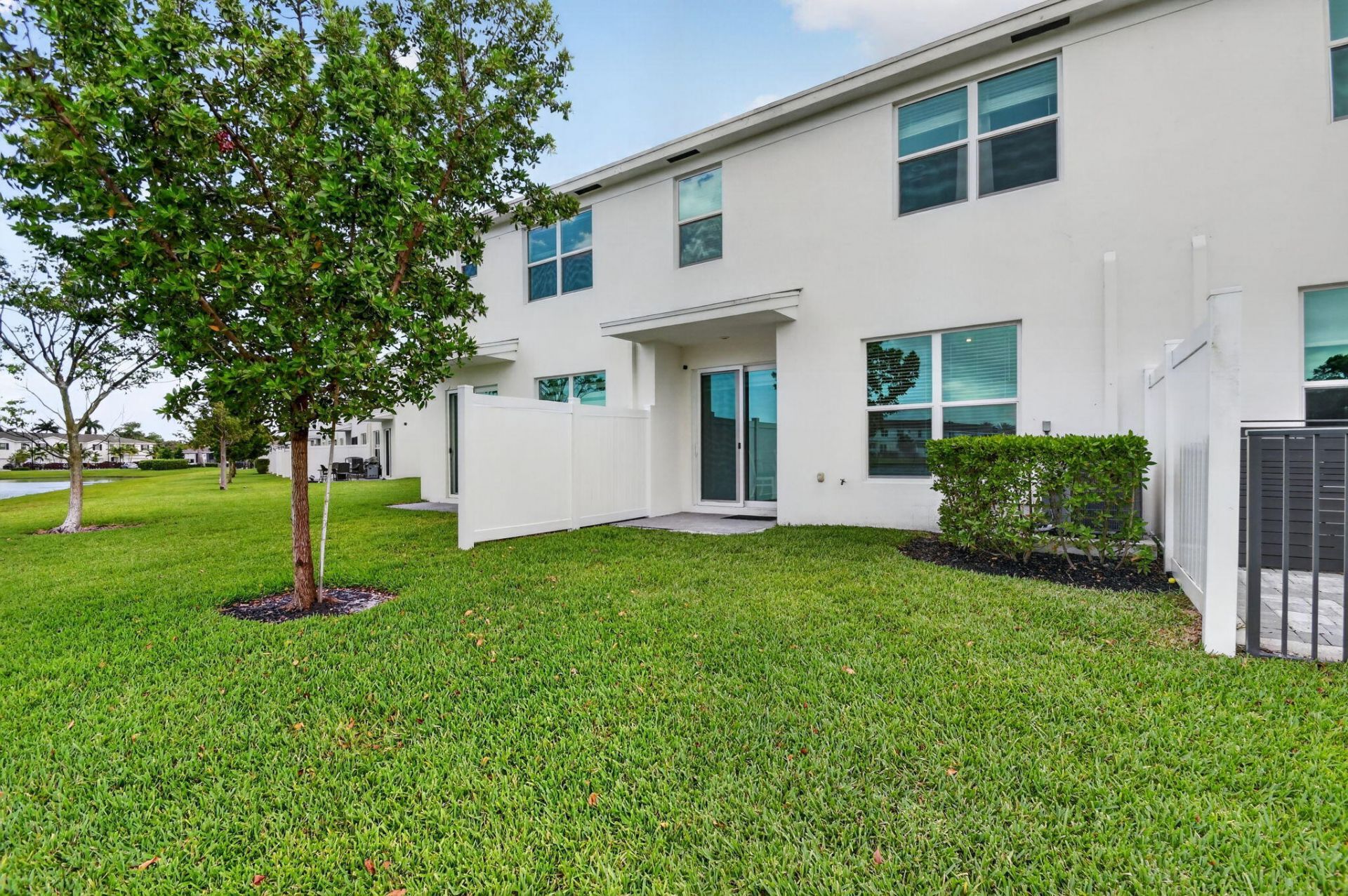 6933 N Harbours Edge Avenue, Lake Worth, FL 33467 Photo