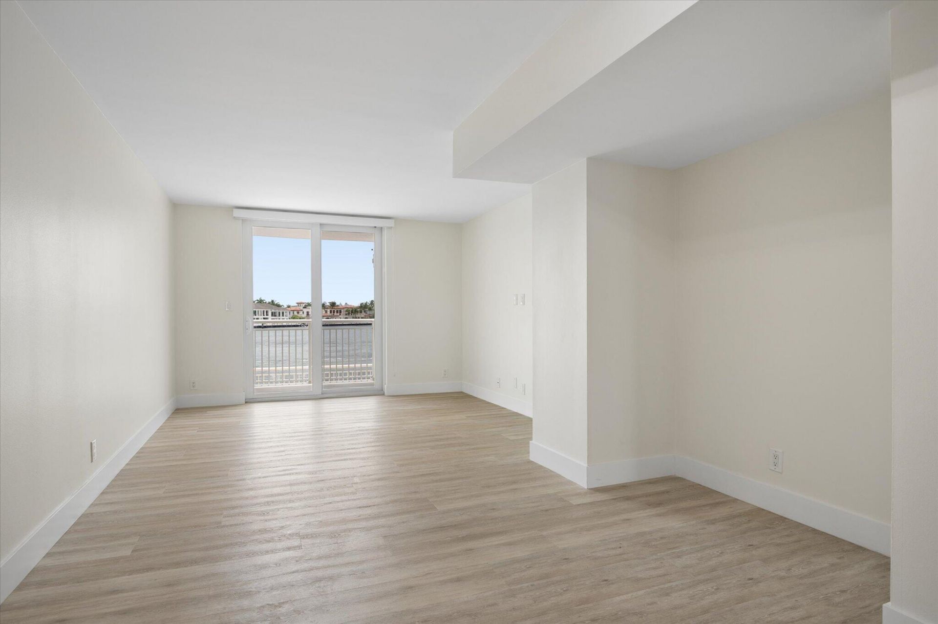 511 Bayshore Drive, Unit 206, Fort Lauderdale, FL 33304 Photo