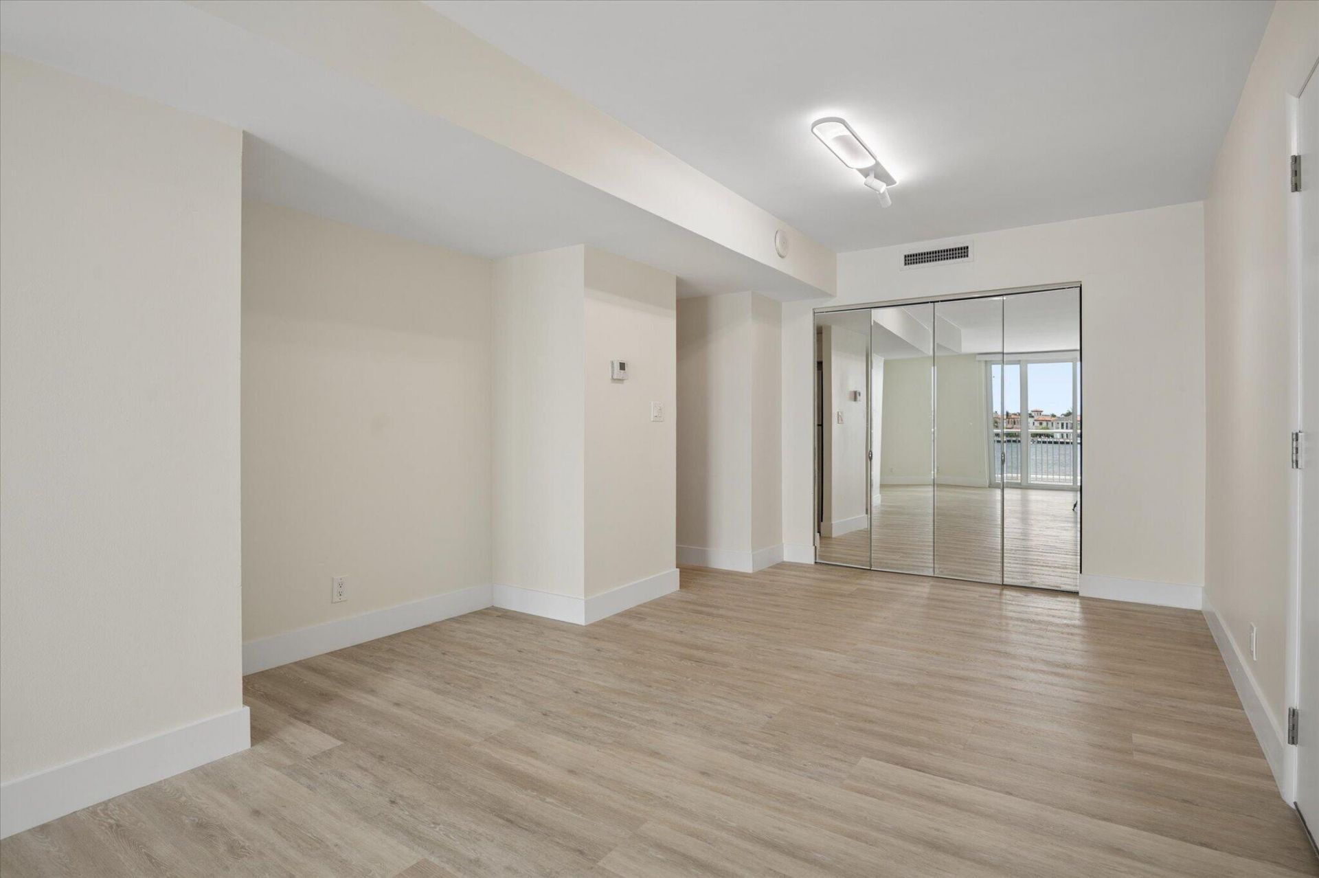 511 Bayshore Drive, Unit 206, Fort Lauderdale, FL 33304 Photo