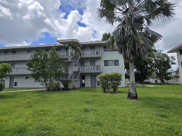 5420 NW 11th Street, Unit 202, Plantation, FL 33313