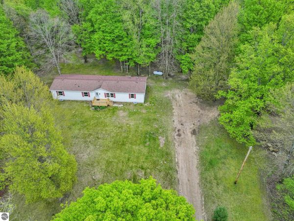 3902 3 1/2 Road N, Mesick, MI 49668