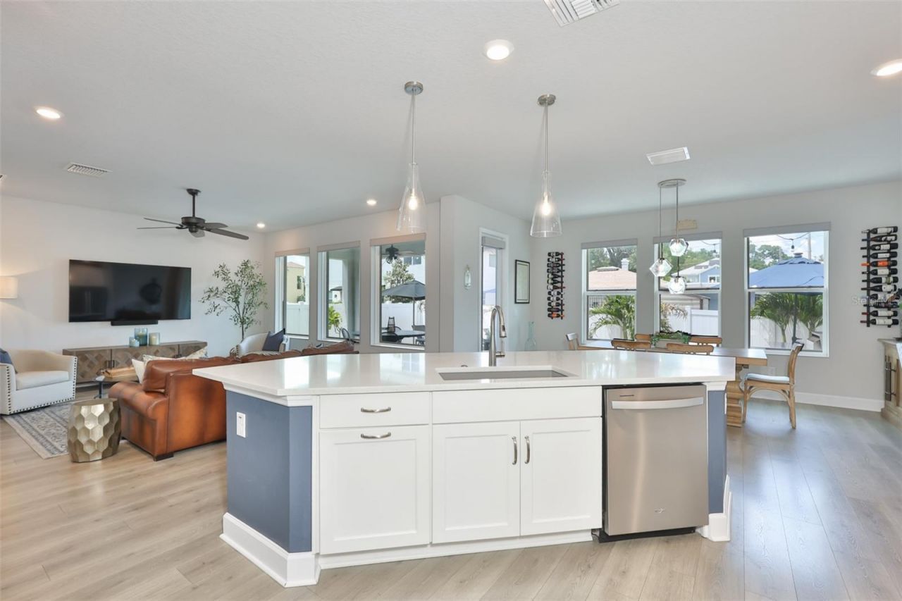 2407 W Gray Street, Tampa, FL 33609 Photo