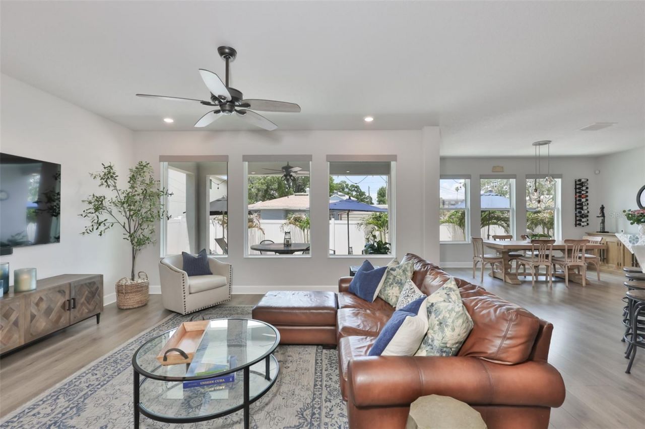 2407 W Gray Street, Tampa, FL 33609 Photo