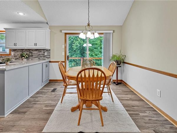 15678 S Lindenwood Drive, Olathe, KS 66062