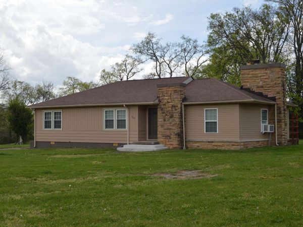 305 Peacock St , Bell Buckle, TN 37020