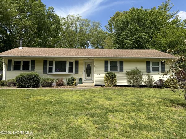 15 Crest Road, Jackson, NJ 08527