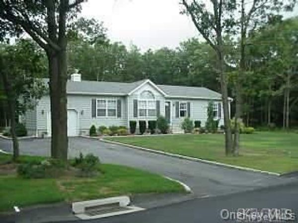 177 Brookfield , Center Moriches, NY 11934